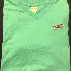 V-neck t-shirt
